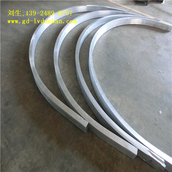 产品底面料是简单的,底宽是多少就开多宽的材料即可,一般30--100mm