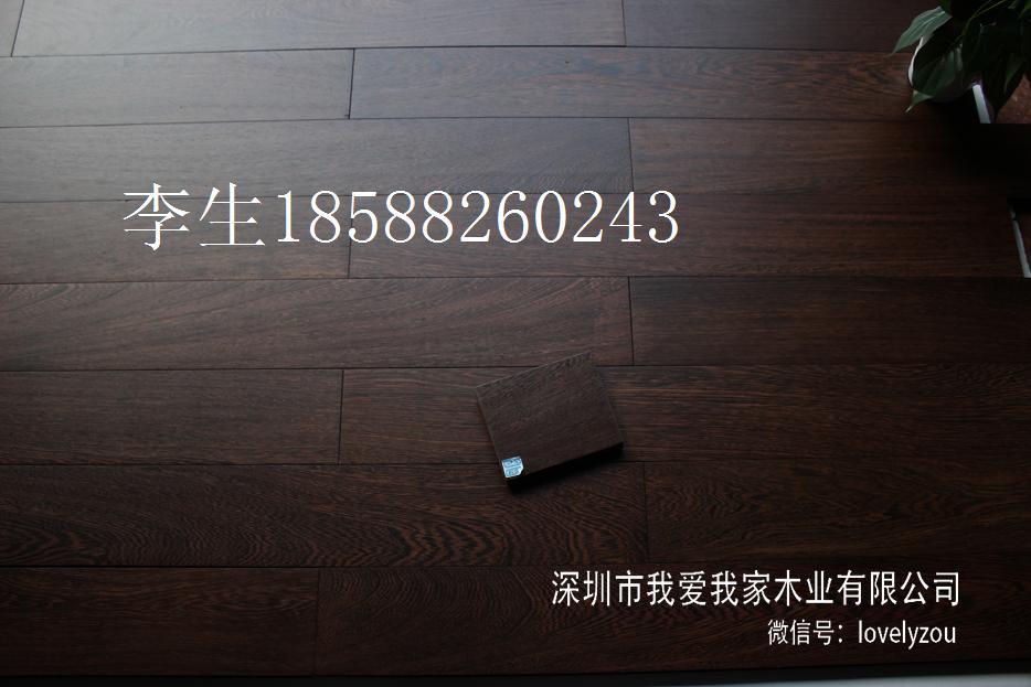 二,鸡翅木三层多层实木地板参数: 产品名称: 鸡翅木三层,多层地板 材质产地: 非洲等 表面效果: 平面等 油漆工艺: 环保水性漆 环保坚弗耐磨漆 亮光淋漆 木蜡油 产品尺寸: 910*125*15*3mm,1210*155*15*0.6/2/3mm,1840*195*15*0.6/2/3mm 颜 色: 本色或加色 其 他: 有多种颜色尺寸均可生产,欢迎来电详询! 三,鸡翅木材质特点: 产坦桑尼亚,莫桑比克,刚果盆地等。是非常优质的红木,木质坚硬,纹理像鸡翅,通常在非常高档的家具上使用。鸡翅木,属大乔木