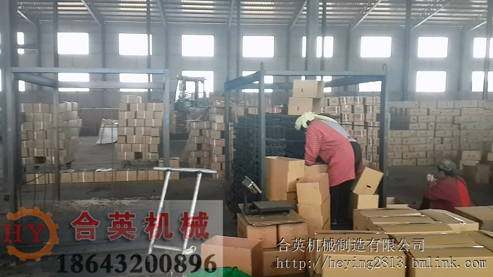 机制木炭的广泛 用途体现了不菲的商业价值,也给投资商带来无限的商机。投 资一个小型的制炭厂在15年将会继续充实一个稳定的市场,利润空间是随着当地的 市场而变动。所以加入木炭机设备投资的朋友越来越多,合英木炭机厂今天给您一 个明企鹅的建厂方案: 1:购买一套小型木炭机设备需要多少钱?一套小型的木炭机设备价格,合英木炭机 厂家报价是三万八一套,分别为;粉碎机,气流式烘干机,制棒机,炭化炉各一台 。 2:多少原材料能出一吨成品木炭?烘干后的原材料(6%-12%)需要2.