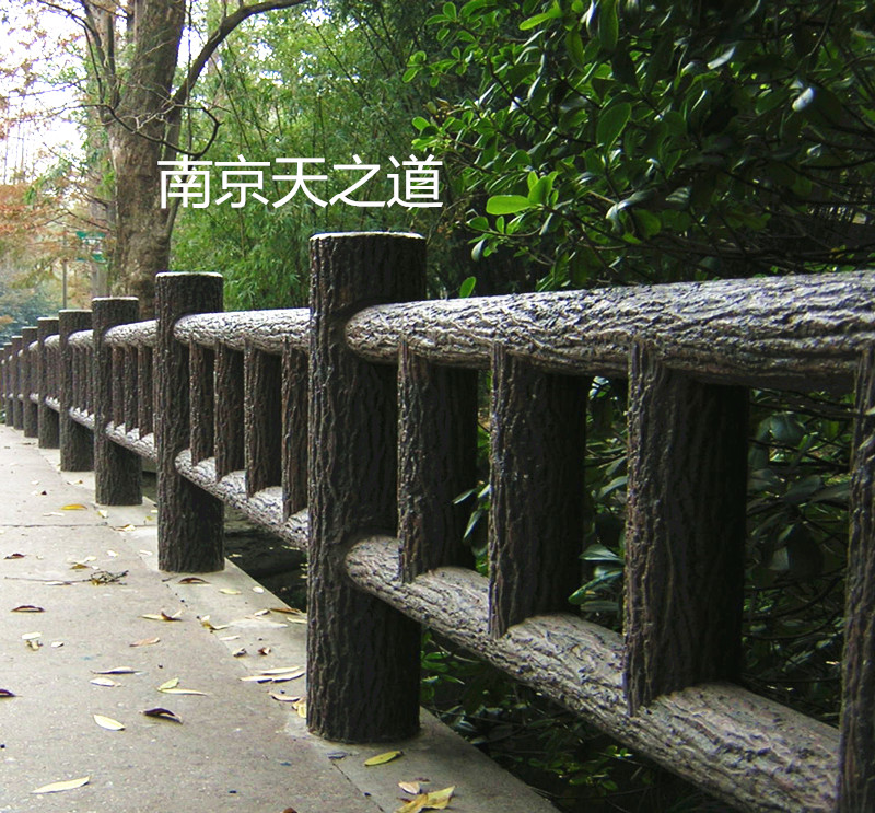天之道仿木栏杆以其表面美观舒适,亲近自然,节约资源,保护环境等优点备受市场喜爱。还可以根据需要的不同造出不同产色和形状的产品,具有不变形,不腐朽,不风化,抗冲击,不变色,不腐化脱落,尺寸稳定性好,用寿命长,维护,自洁性,安装方便,组合快捷等优点。 天之道仿木栏杆广泛运用于水利河道,市政桥梁,水库堤坝,公路交通,别墅小区等,在园林景观装饰工程中的运用也比较普遍。仿木栏杆完美逼真的效果,满足了人们对自然和对个性的追求。天之道仿木栏杆网站:http://www.