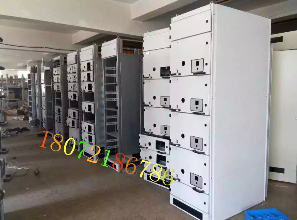 1,用途 MNS型低压抽出式开关柜适用于三相交流50,60Hz,额定电压660V,额定电流4000A以下的三相四线制及三相五线制电力系统,作为接受电能和分配电能之间。广泛应用于发电厂,变电所,厂矿企业和高层建筑的动力配电中心PC和电动机控制中心MCC。 本产品符合GB7251,ZBK36001,IEC439-1(1992)标准。 2,使用条件 1,周围空气温度不高于 40°C,不低于-5°C,并且24小时内其平均气温不高于 35°C。 2,周围空气相对湿度在最高温度为40°