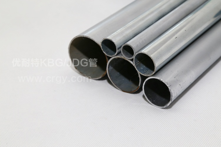 产品名称:KBG金属穿线管 品牌:优耐特 型号:20 厚度:1.5 长度:3.95米/支 包装说明:常规10米/支 物流快递:自己有物流公司,一定会以最便宜的价格降低您的购买成本。 线管特色:1, 镀锌均匀。外观颜色一致,安装效果美观;镀锌层均匀,延长其使用寿命 2, 外观平整光滑。线管断面均匀,无弯曲,无毛刺;表面平整光滑,无凸起,无尖角。 3, 特殊规格可定制。常规规格现货充足,特殊规格量大可按要求定制。 存储保护:宜贮存于干燥,通风的室内环境中,放置室外时,请盖上雨布,避免雨水淋湿。