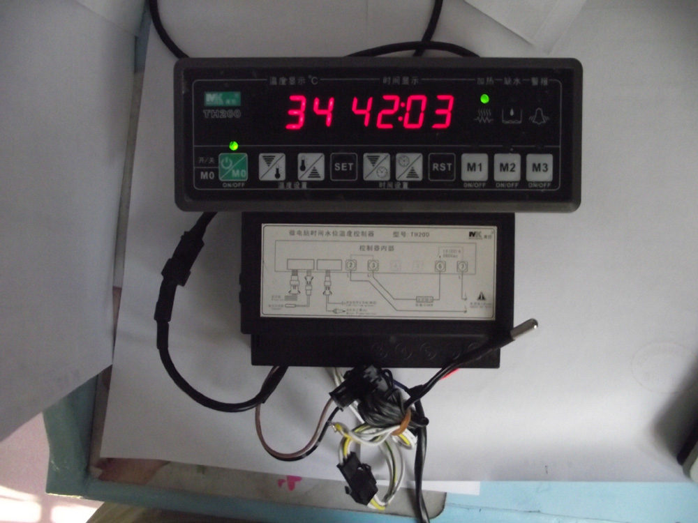 TH200F(热风消毒柜,热风保温柜温度控制器)是一款专为热风保温柜,消毒柜加热系统设计的多功能数显温度控制器,具有定时控温,恒温,保温的综合控制。(温度范围:0~150) 如有需要长细资料的,请联系:刘先生13670616320 QQ:64361903(QQ空间上有我公司产品的相关图片及资料,欢迎浏览,谢谢!)