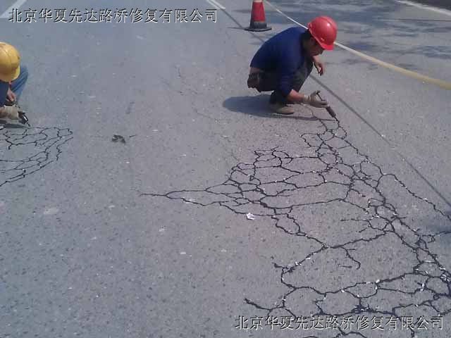 通辽沥青路面裂缝修补材料沥青路面冷灌缝剂