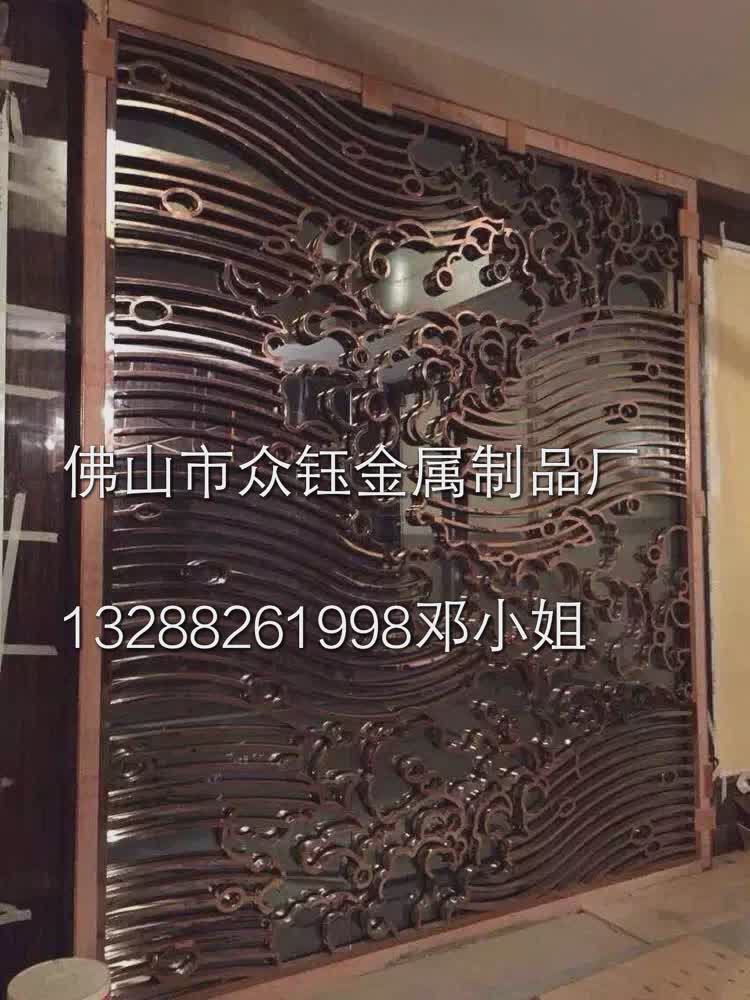 4.欧式镂空祥云黑钛金镜面屏风工艺:点焊或者满焊 5.欧式镂空祥云黑钛金镜面屏风颜色:采用真空电镀加工,玫瑰金,古铜,香槟金,钛金,黑钛,玫瑰红,红古铜,咖啡色,青古铜等。