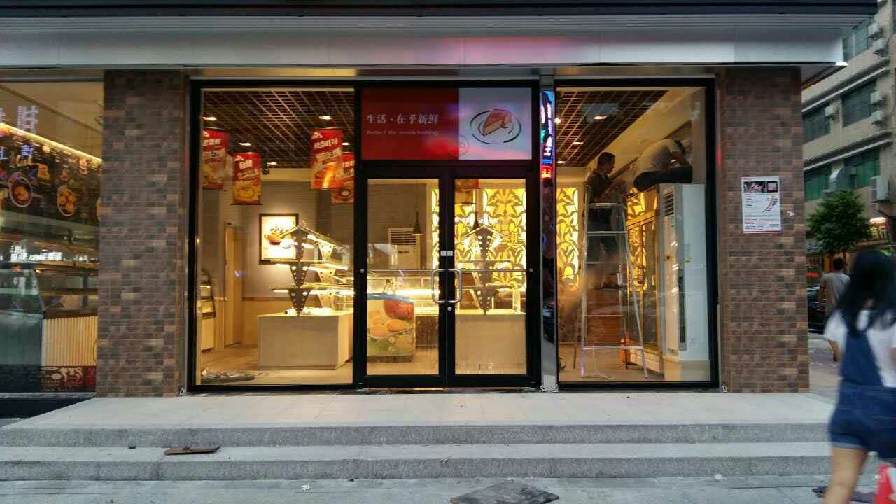 蛋糕店铝合金门-新款黑色蛋糕店门头