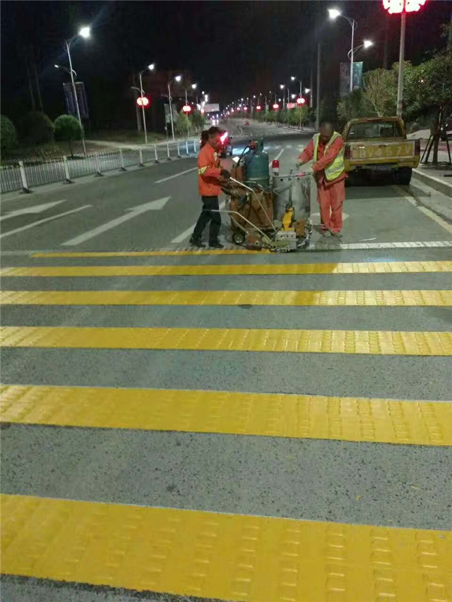 侗族热熔车位划线平塘智能停车位划线道路斑马线划线施工